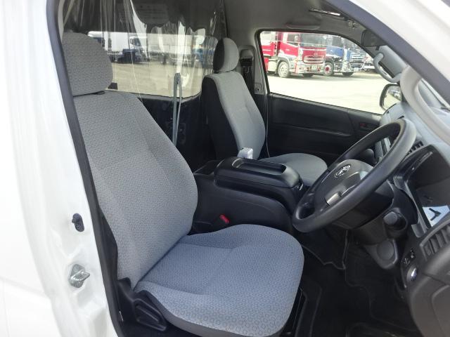 TOYOTA HIACE COMMUTER 2017